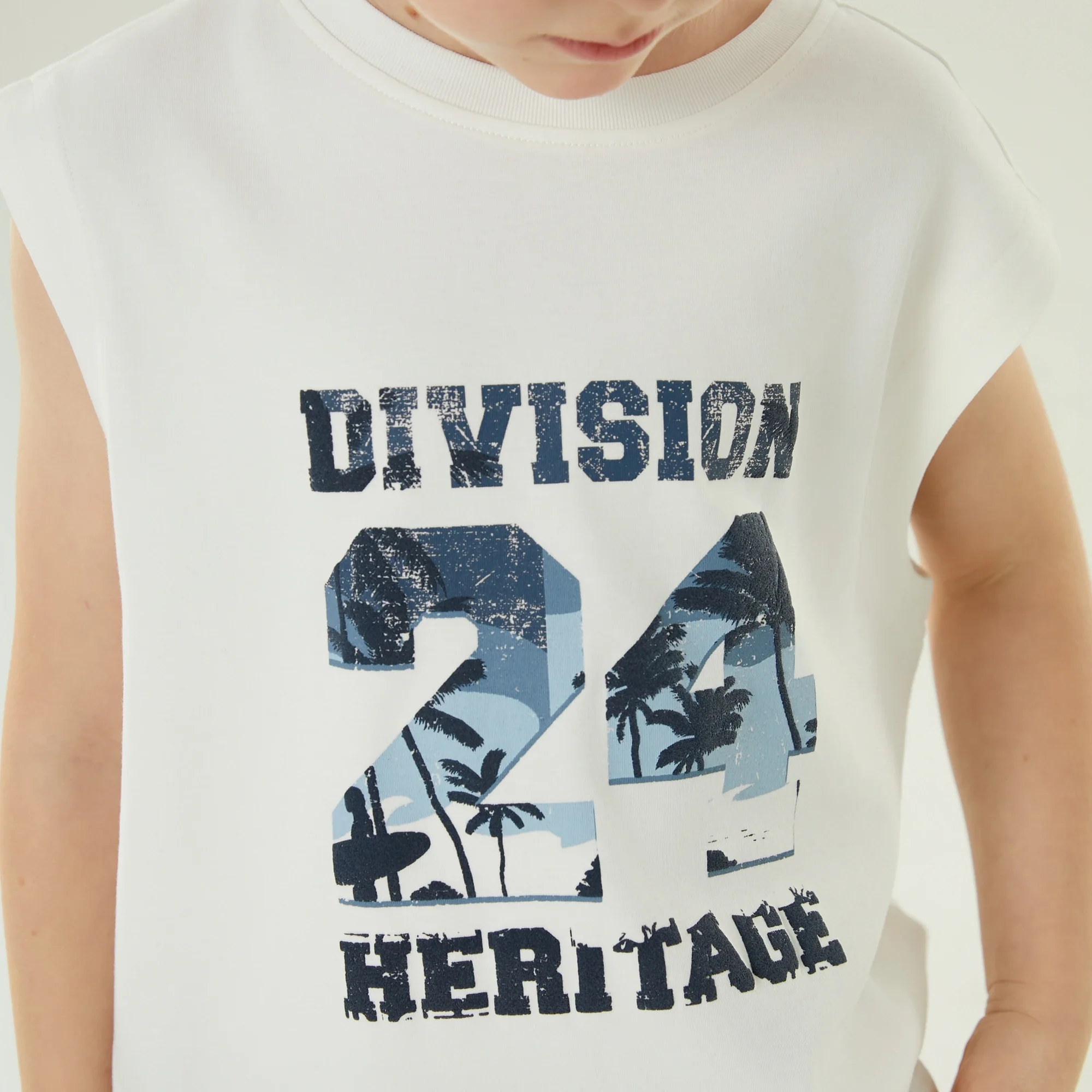 فيست كاجوال مزين بطباعة للأولاد - Image 3